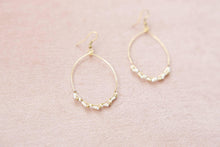 Load image into Gallery viewer, Champagne Maple Drops Earrings