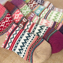 Load image into Gallery viewer, Plum | Eisley Retro Socks | Daisy Dunes
