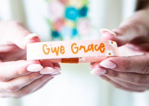 Kingfolk Co - Give Grace Daisy Stretchy Bracelet