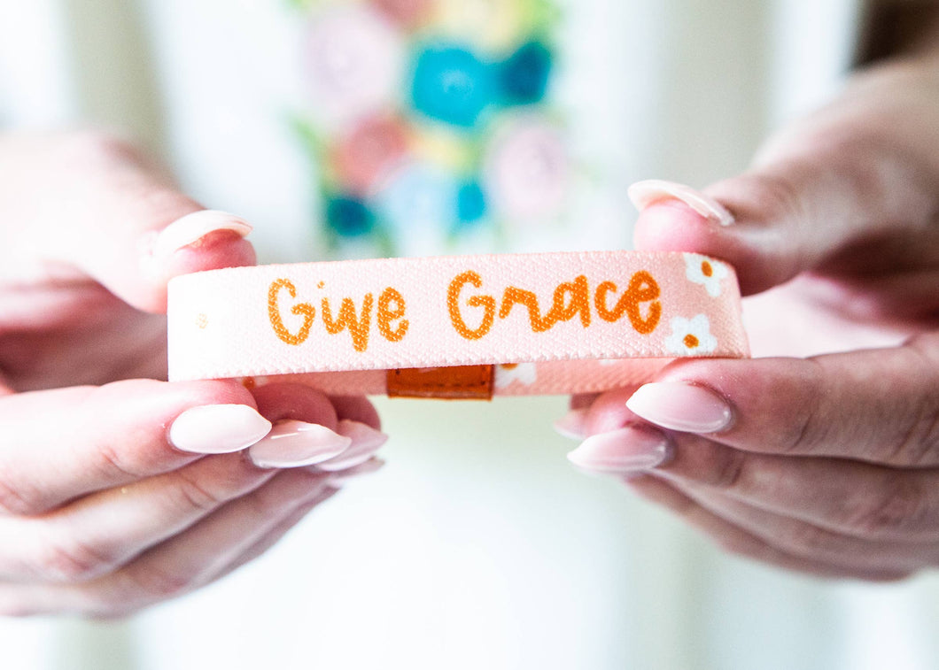 Kingfolk Co - Give Grace Daisy Stretchy Bracelet
