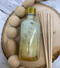 Load image into Gallery viewer, Capri Blue 8 fl oz Glimmer Reed Diffuser Volcano
